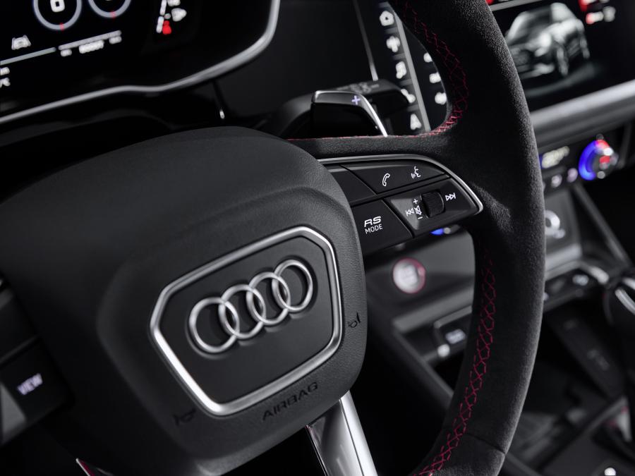 Детали интерьера Audi RS Q3 2019 года  (WW) (фото 36 из 65)